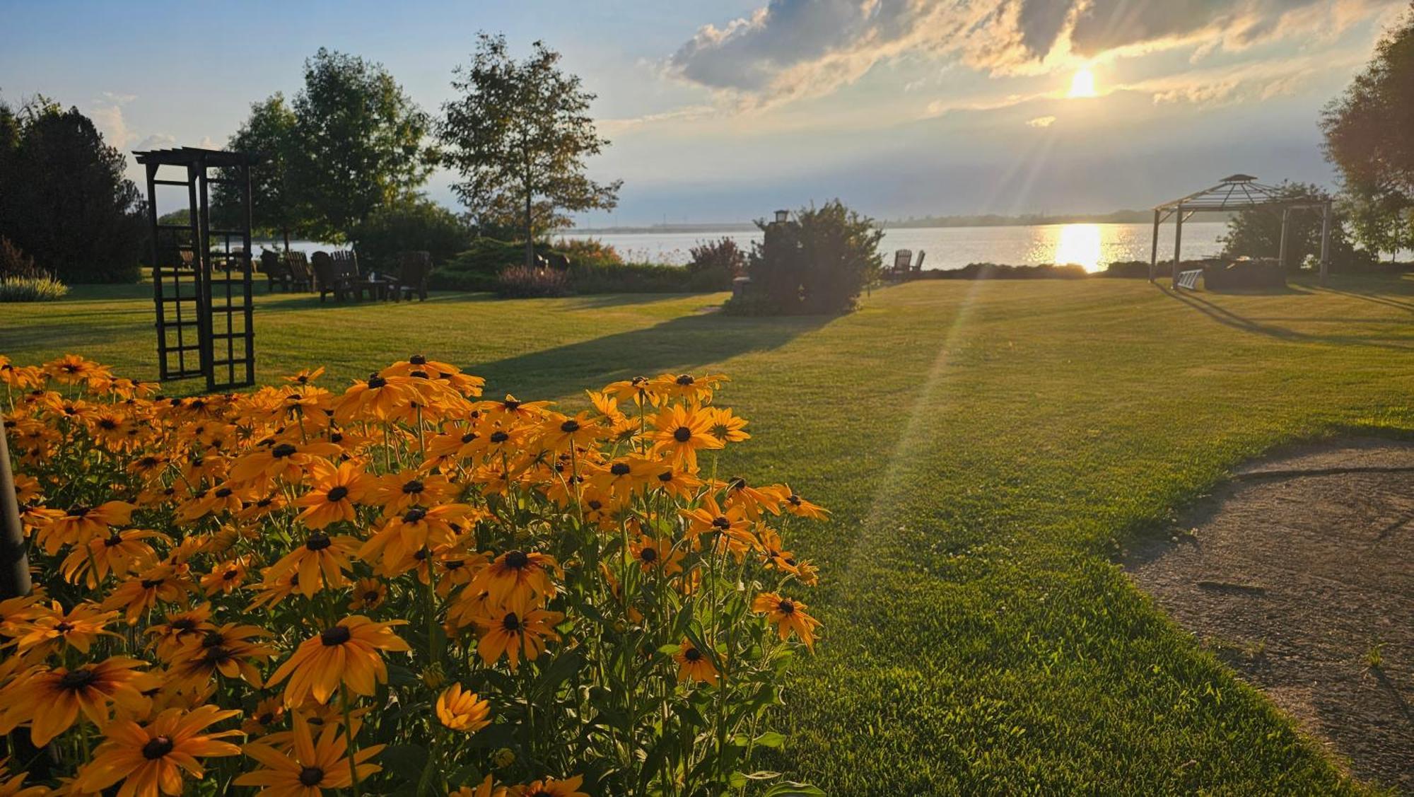 Hotel Oasis Lac St-Louis Salaberry-de-Valleyfield Exterior foto