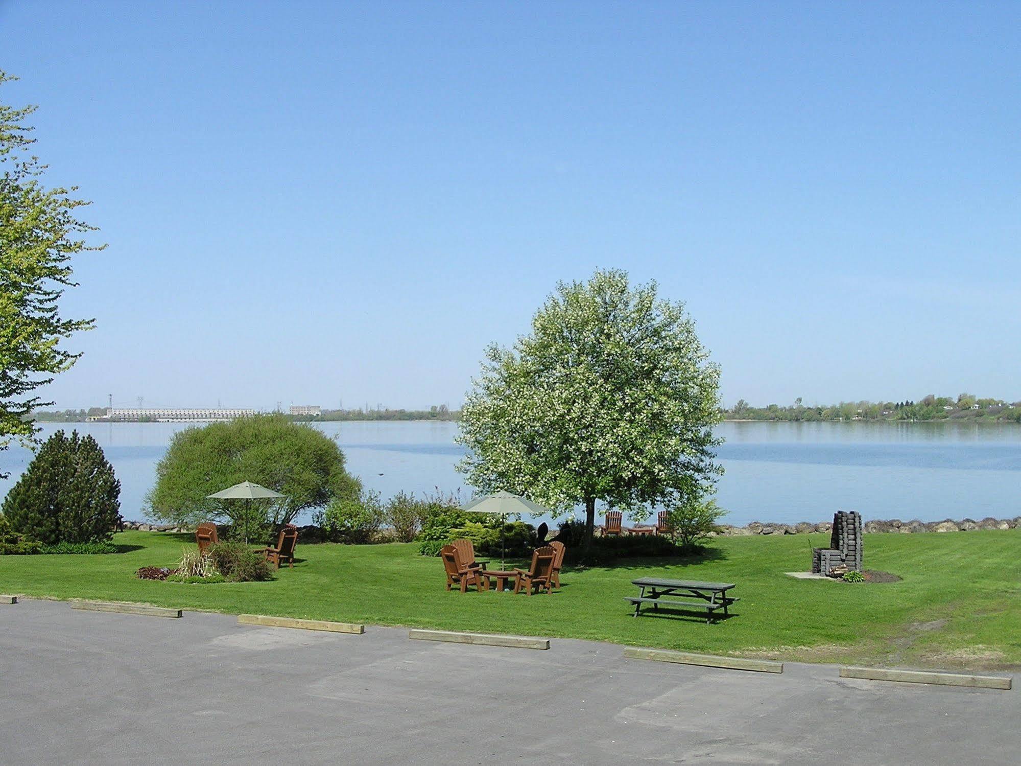 Hotel Oasis Lac St-Louis Salaberry-de-Valleyfield Exterior foto